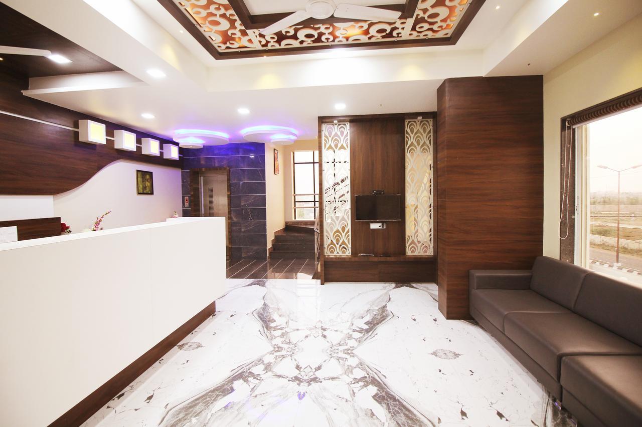 Hotel Vraj Inn Dwārka Kültér fotó