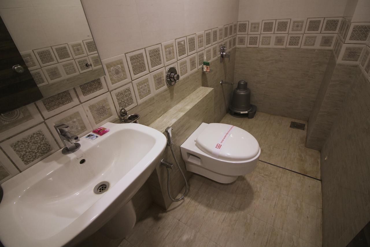 Hotel Vraj Inn Dwārka Kültér fotó